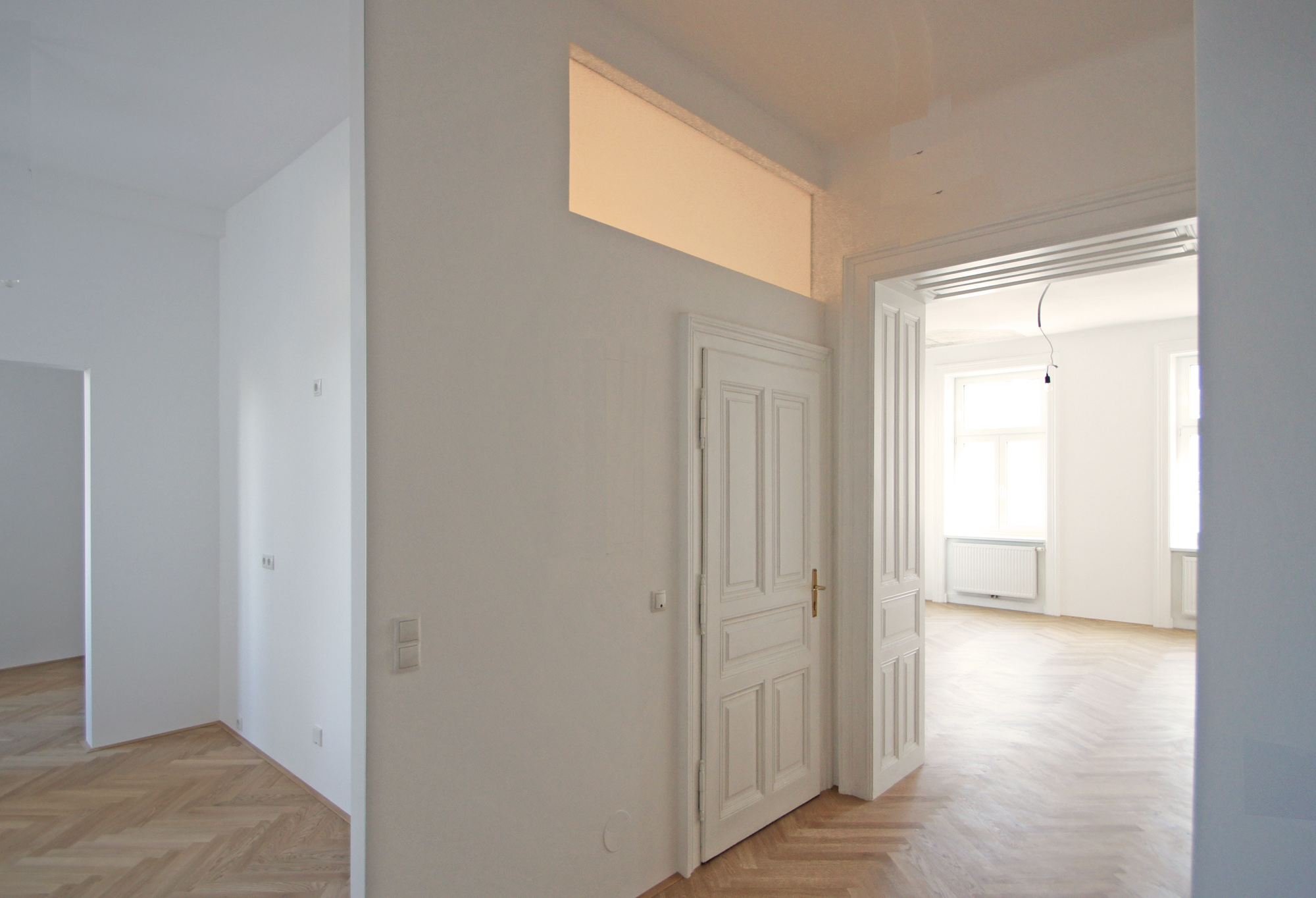 Umbau und Neugestaltung Mietwohnung A, Vorraum mit Blick auf Küche