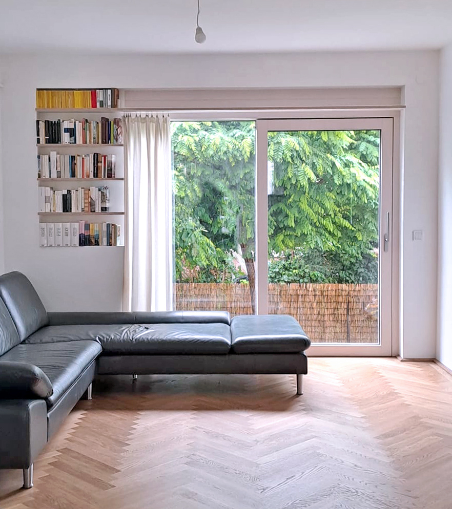 Umbau Siedlungshaus Meidling, Wohnbereich mit Südfenster